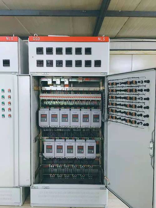 这次沈阳申工电气生产的矿山机械电机启动柜,为12回路重负载电机启动